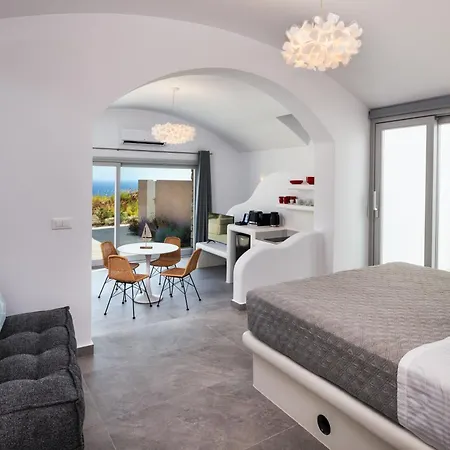 Felicity Cave Villa